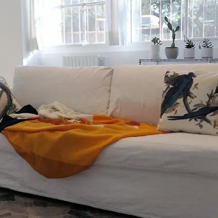 Artistic And Spacious Loft - 3 Min From The Metro Apartment