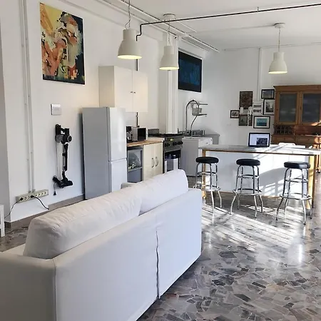 Artistic And Spacious Loft - 3 Min From The Metro Apartment *