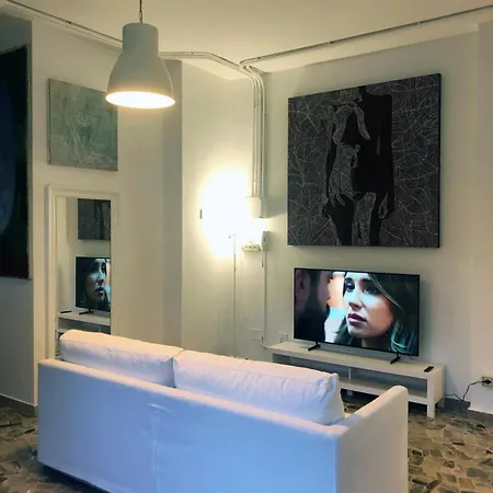 Artistic And Spacious Loft - 3 Min From The Metro Apartment